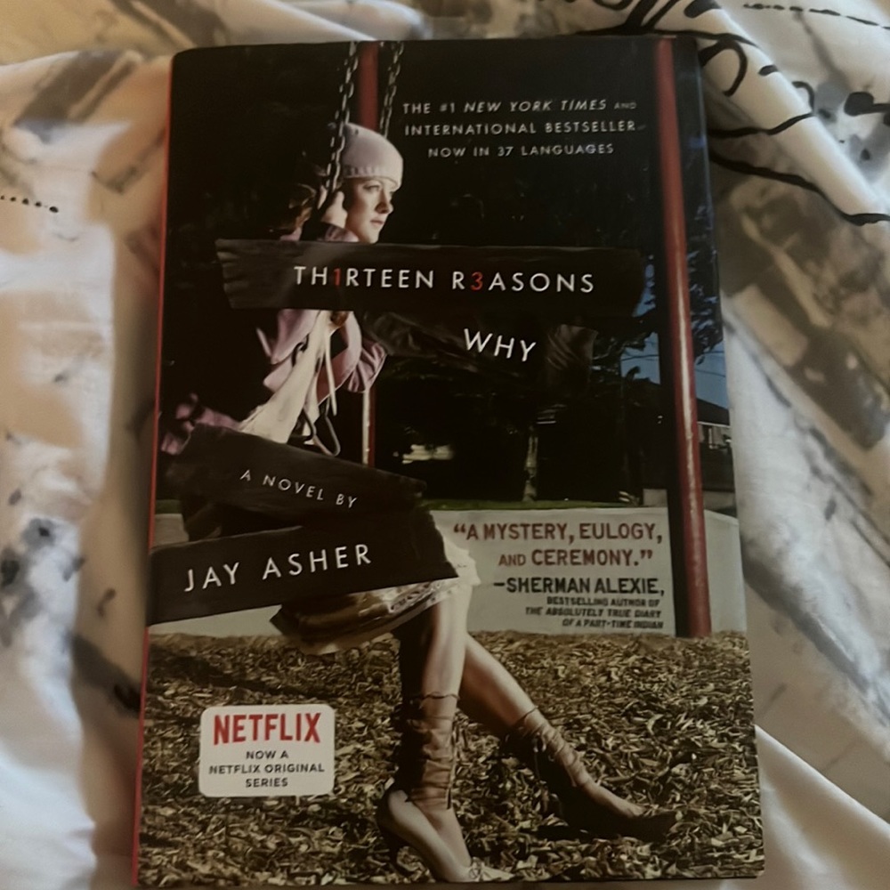 Thirteen reasons why hardcover book WITH MAP!